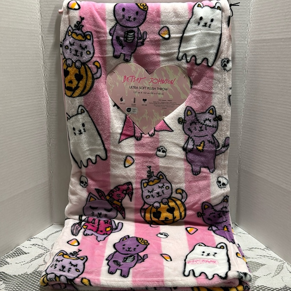 Betsey Johnson Ultra Soft Pink Stripe Plush Throw Blanket Halloween Cat Costumes